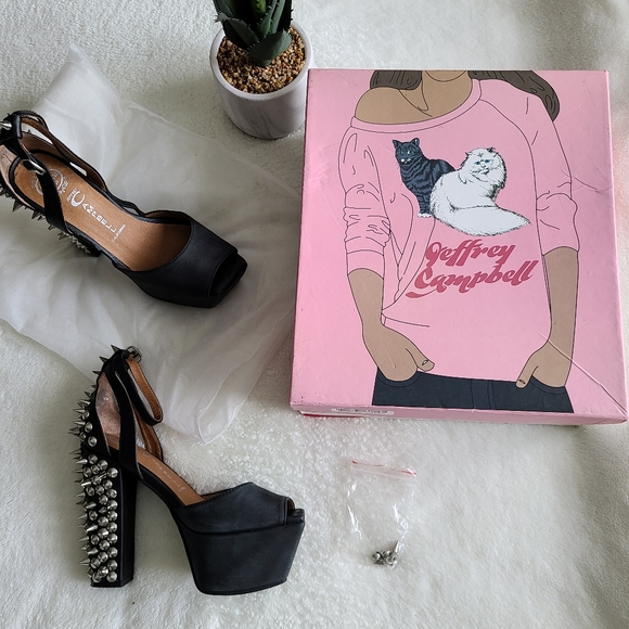 Shoes - Picture 6 of 8